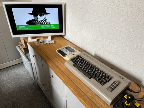 Samantha Fox Strip Poker Commodore 64 Cassette - Working -👽Retro Gift Idea👽 - Afbeelding 21 van 22