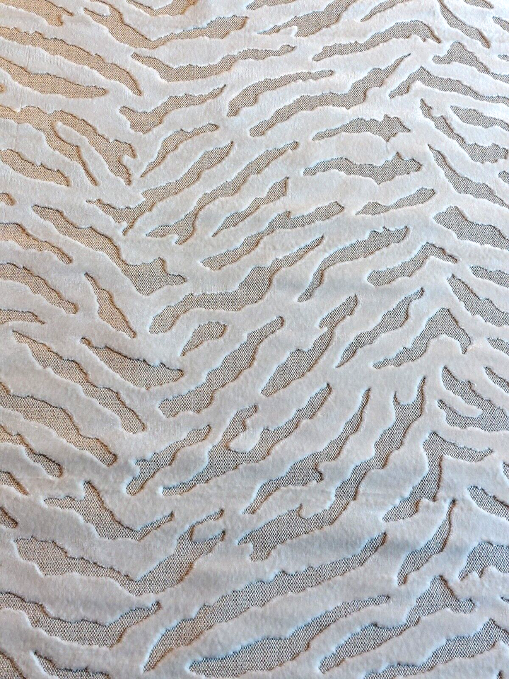 Bengal Moonbeam Velvet by Zinc. Width 133 cm. Length 3 metres eBay