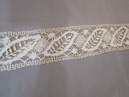Vintage Blond Silk Handmade Bedfordshire Lace 94" x 3.50" wide - Picture 15 of 16