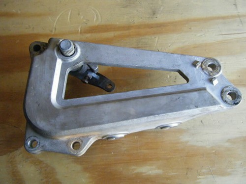 81-83 VIRAGO XV920 XV 920 FOOTPEG FOOT PEG EXHAUST MOUNT BRACKET YAMAHA - 第 1/4 張圖片