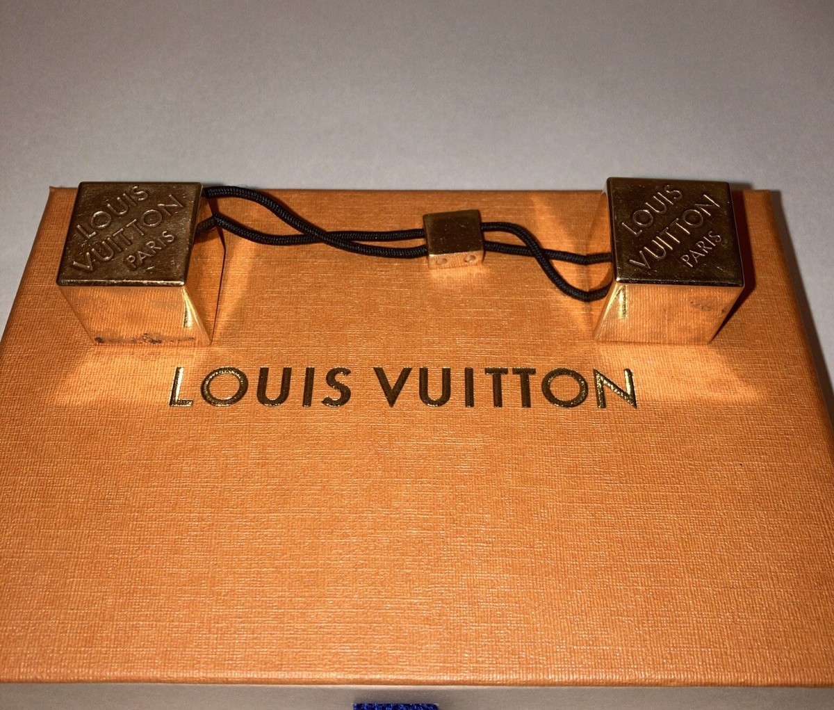Louis Vuitton Hair Tie/ponytail LV Hair Clip S00 - Women - Accessories | LOUIS VUITTON ® main image 4