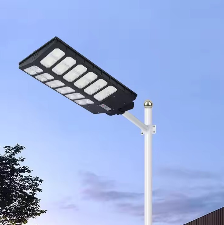 Lampione Solare LED 2000W Sicurezza Esterna con Sensore e Telecomando