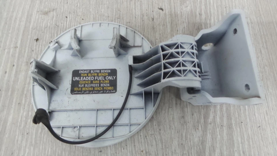 HYUNDAI ACCENT FUEL DOOR / FILLER RB, FUEL DOOR, 07/11-12/19 2017 - image 3 of 4