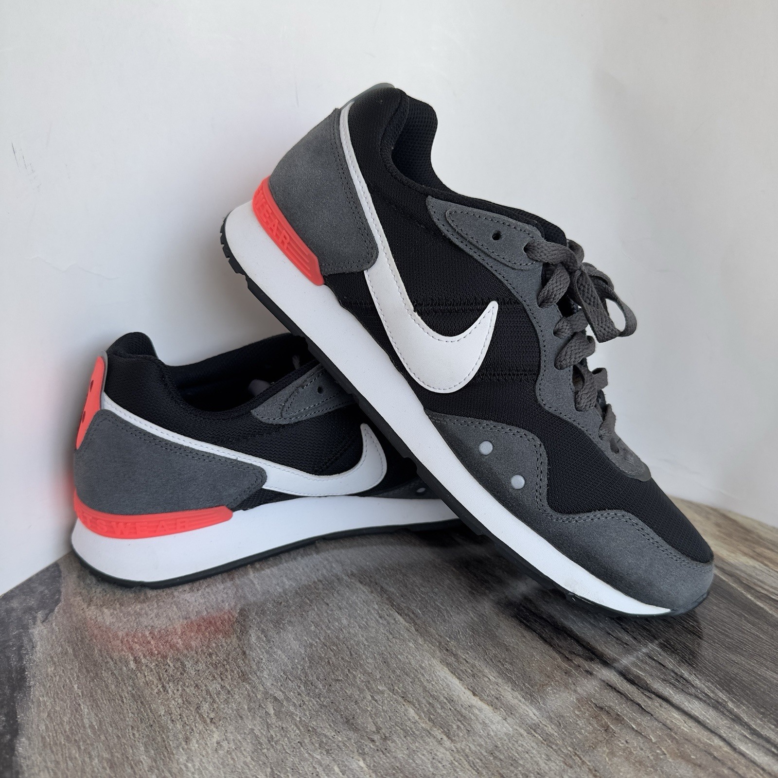 Nike Venture Runner Hombres 8.5 Negro/Gris Zapatos CK2944-004 Entrenadores Atléticos