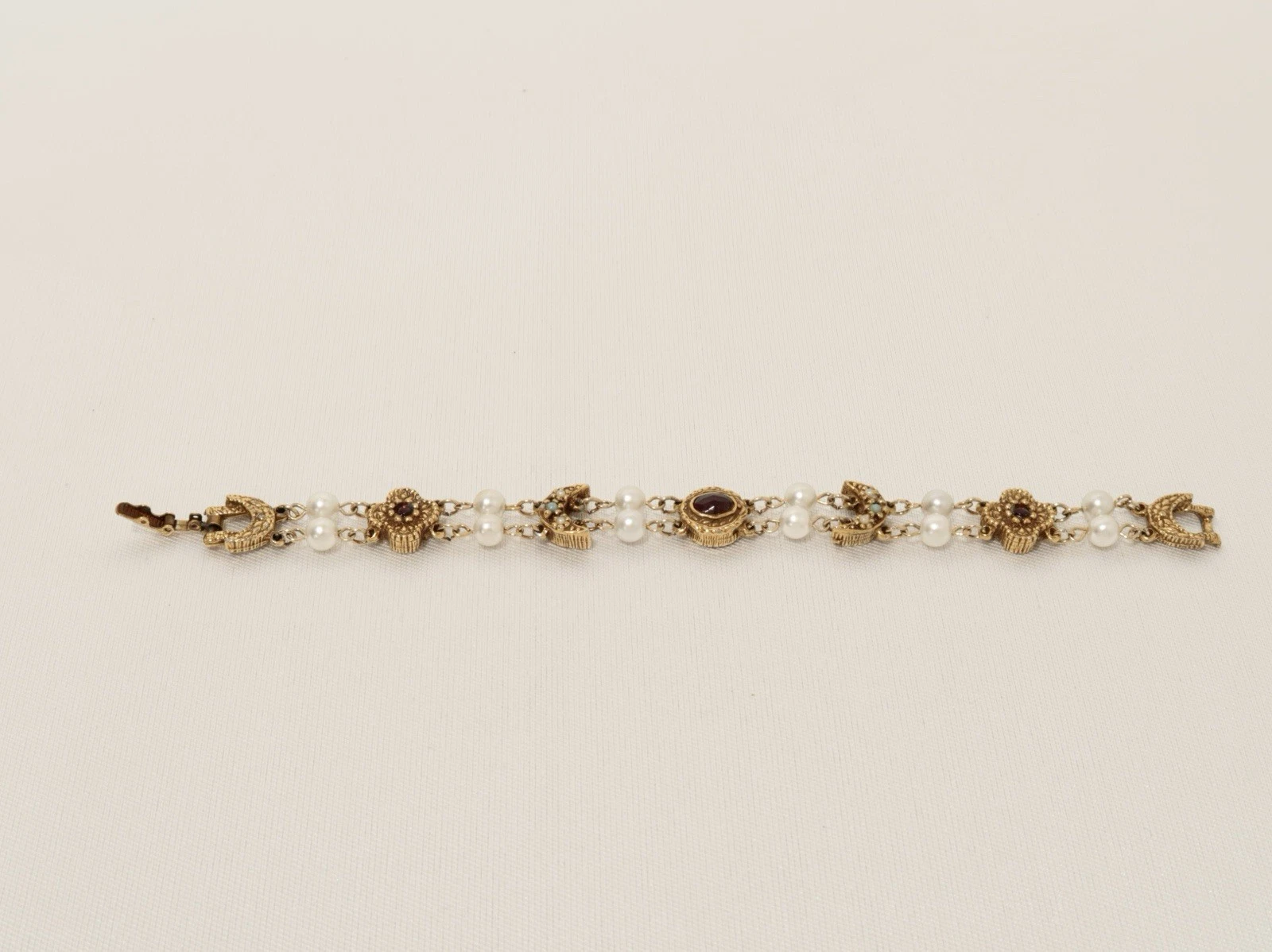 GOLDETTE Victorian Revival Charm Elegant Gold Tone Vintage Bracelet Jewelry Br25