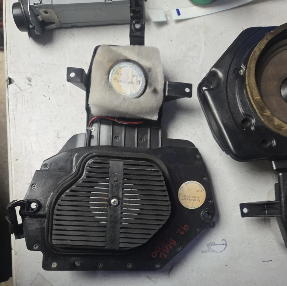 90-93 Mercedes R129 500SL 300SL SL500 Right and Left Door Panel Speaker Set OEM - Image 4 of 4