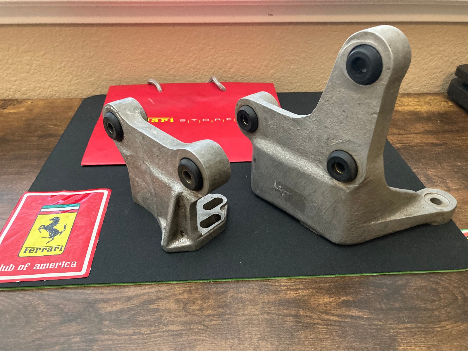 Ferrari 208,308,328, Gt-4-Mondial 8 - A/C Compressor Bracket - P/N 108050 is Oem