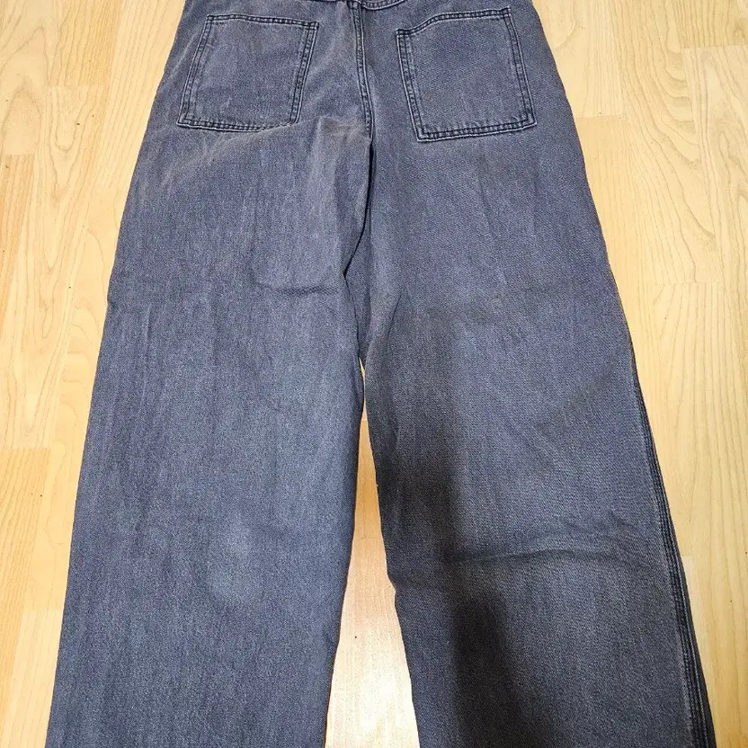 Unisex Uniqlo Wide Fit Gray Denim Pants - Size 30, Pre-Owned thumbnail 2