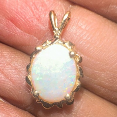 14 Karat Gelbgold Opal Anhänger ovale Form Krappenfassung feiner Schmuck