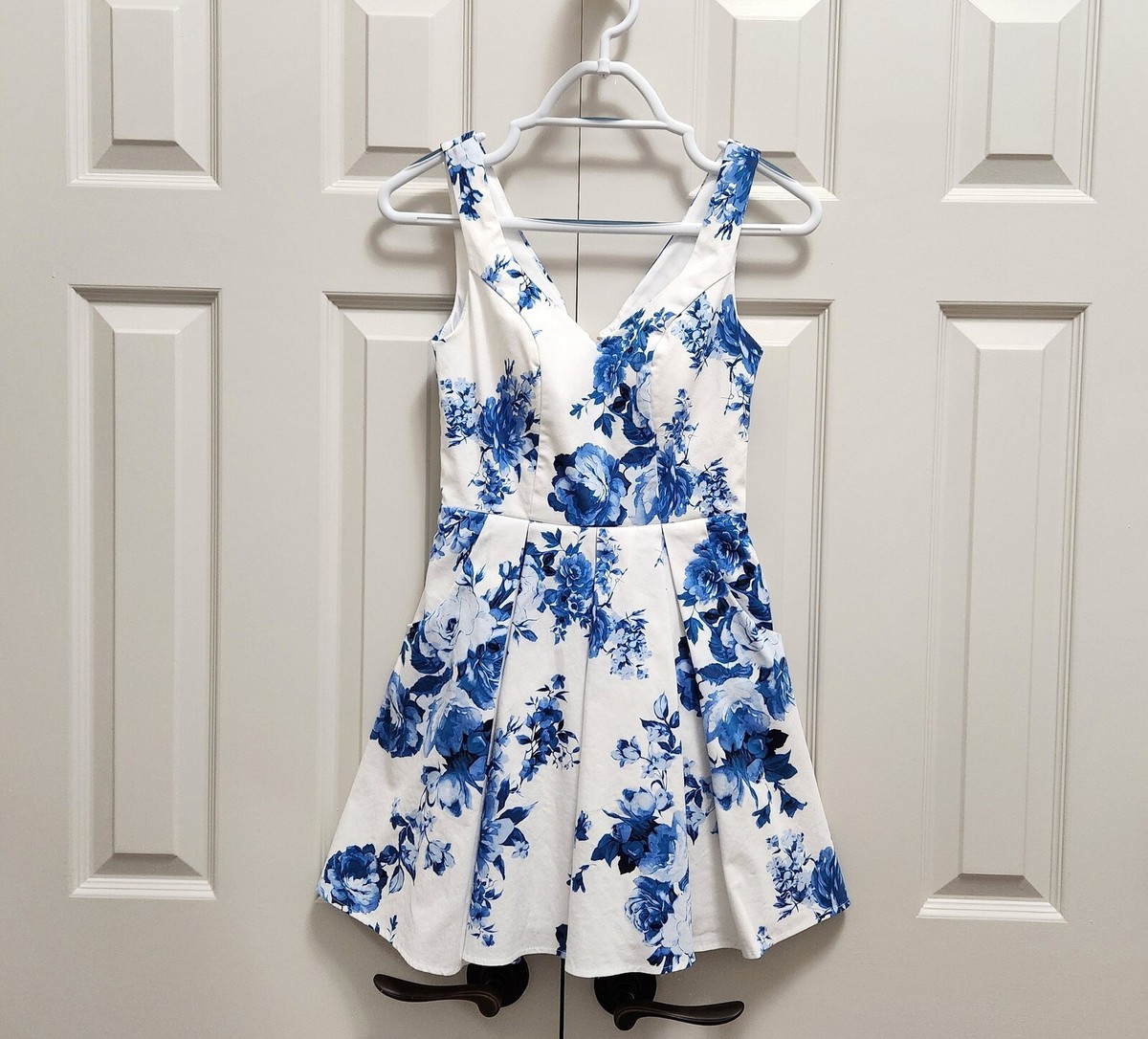 Women's Trixxi V-Neck Sleeveless A-Line Fit & Flare Blue White Flowers Dress 0 | eBay Women's Trixxi V-Neck Sleeveless A-Line Fit & Flare Blue White Flowers Dress 0 | eBay
