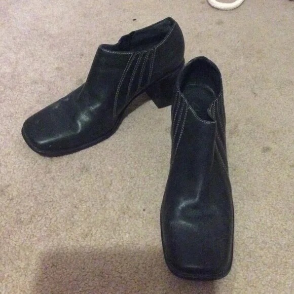 Comfortable Classic Leather CLARKS Block Heel Mid… - image 3