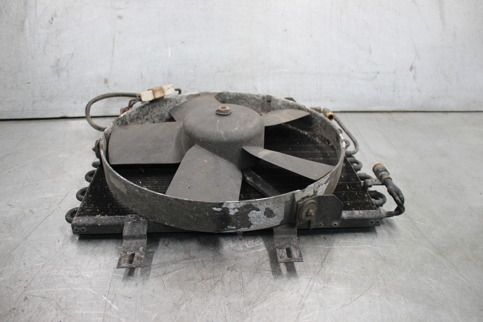 19841991 BMW E30 318i 325e 325i A/C Condensor With ELECTRIC AUX Fan