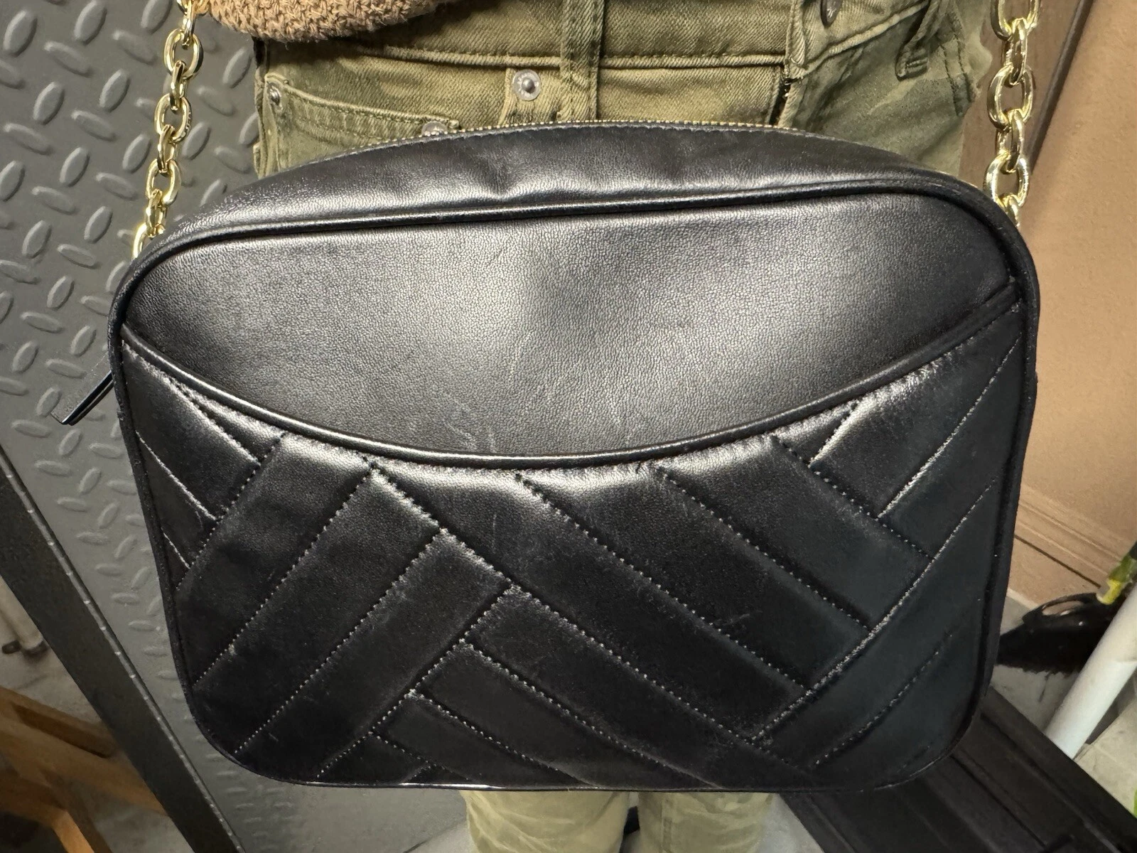 Borsa a tracolla per fotocamera Alexa Tory Burch nera usata delicatamente