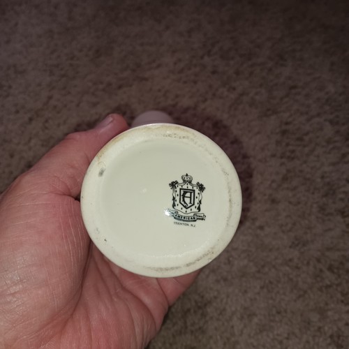 Villanova University 9" Porcelain Vase DEC AMERICAN INC TRENTON  - Picture 5 of 5