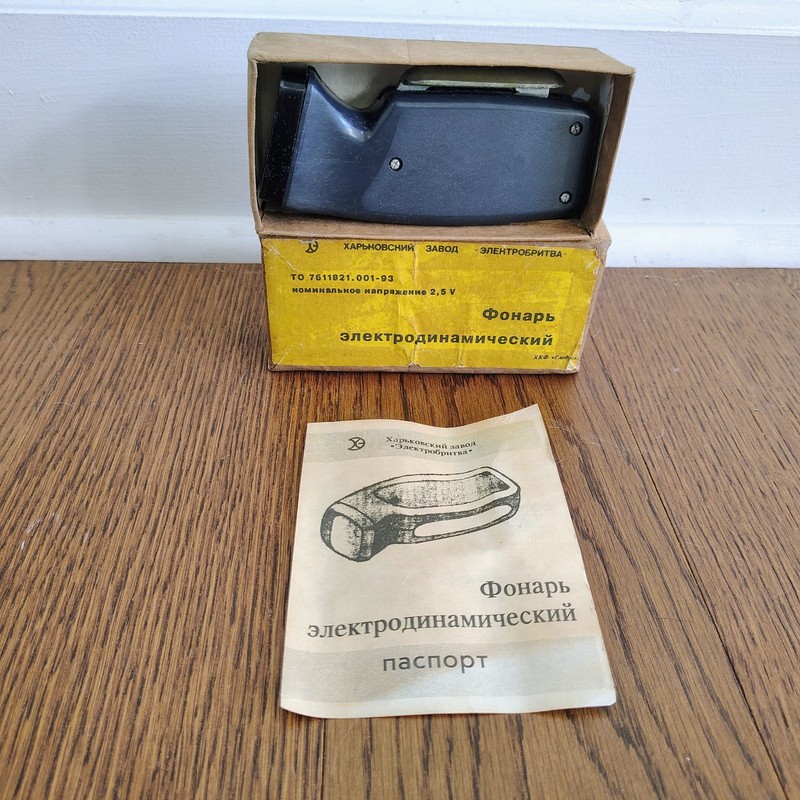 Vintage U.S.S.R. RUSSIA ELECTRODYNAMIC DYNAMO FLASHLIGHT CRANKS BOX INSTRUCTIONS