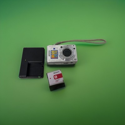 SONY Cyber-Shot DSC-W55 7.2MP Digital Camera