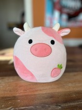 Squishmallows Reshma Strawberry Cow Hot Topic...