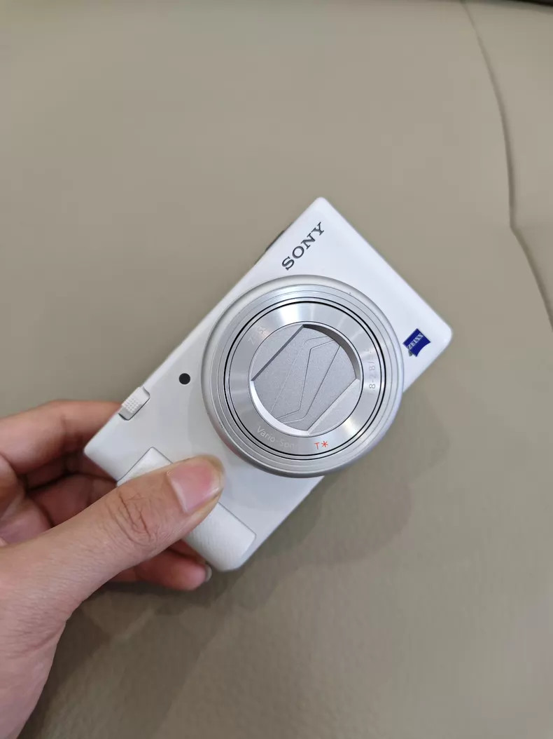 Sony ZV-1 Digital Camera 20.1MP Wi-Fi&Bluetooth Tiltable Screen Vlogging