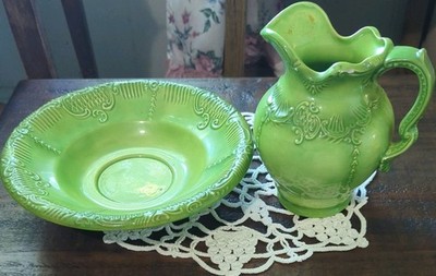 Vintage Green Arnels Pottery Pitcher and Wash Basin Set Has Chip READ