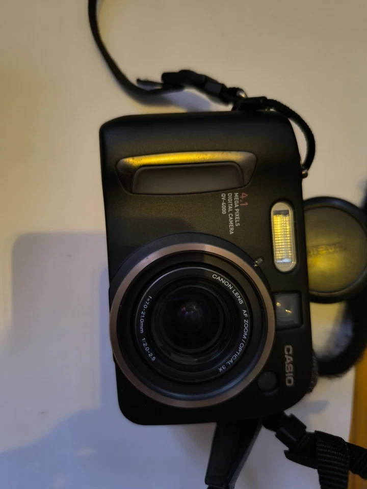 Vintage Digital Camera Casio QV-4000, NP 800.- € 2001 - Bild 2 von 3