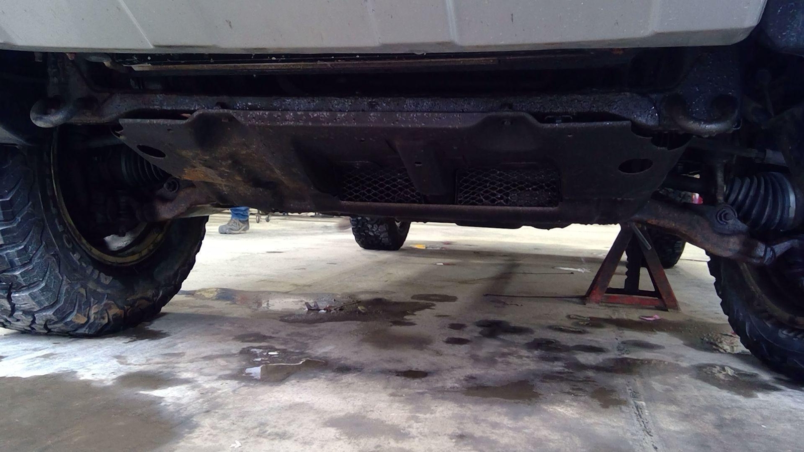 0714 Toyota FJ Cruiser OEM Skid Plate Crossmember Under Body Shield (2