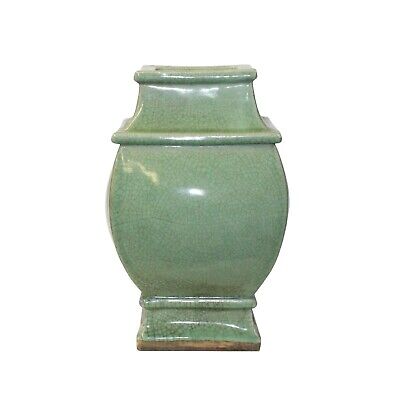 Chinese Ceramic Crackle Pattern Square Curve Body Celadon Green Vase ws1067S Chinese Ceramic Crackle Pattern Square Curve Body Celadon Green Vase ws1067S