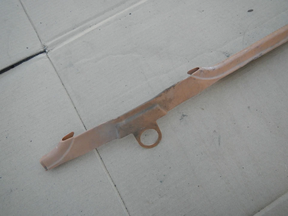 PASE TRASERO DERECHO. PLACA RASGUÑO UMBRAL PUERTA 1980 80 NISSAN DATSUN 210 310 BLUEBIRD Foto 2 de 4