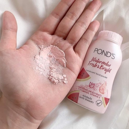 POND'S Watermelon Fresh & Bright Translucent Facial Powder 50gm With Vitamin E - Picture 5 of 5