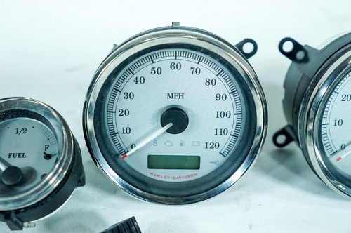 09 Harley Street Glide Touring Tacho Speedo Fuel Volt Oil Air Gauges 22K 1317 - Picture 5 of 17