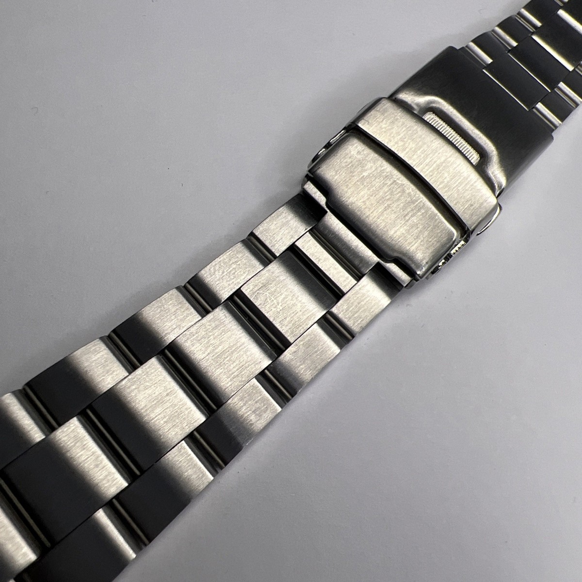 MiLTAT 22mm Universal Steel Watch Bracelet w/ Deployment Deployant