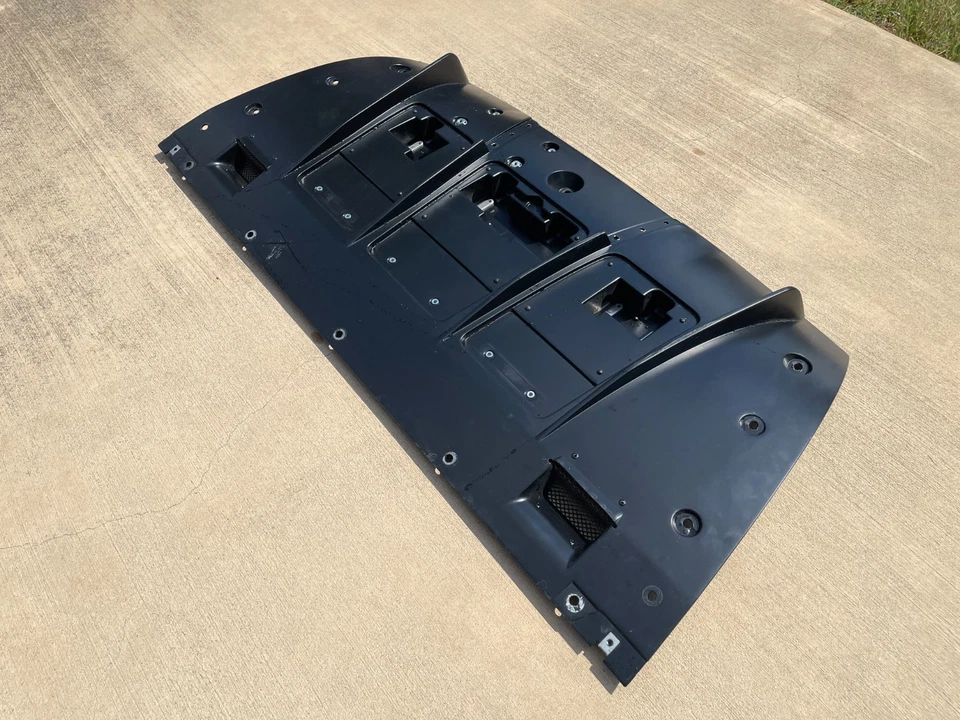 法拉利 812 超快 GTS 后空气抽取器/扩散器部件号 88933300 — 第 2/4 张图片