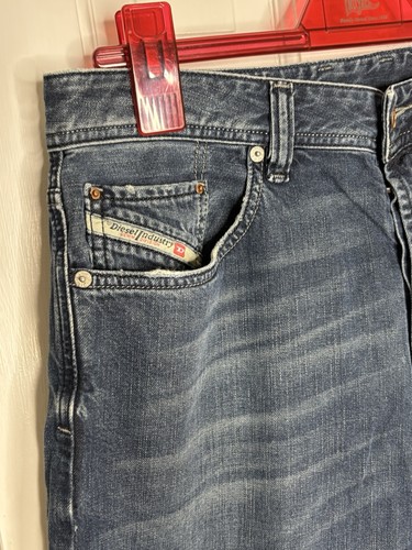 Diesel Larkee Relaxed Denim Regular Straight Jeans Sz 31 x 32 Button Fly - Picture 2 of 6
