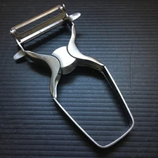 Vintage 1990s Stainless Swivel Blade Vegetable & Fruit Peeler Ergonomic Handle