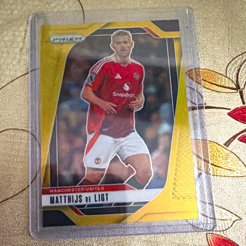 Panini Prizm Premier League 2024-25 Matthijs de Ligt #125 Man Utd /10