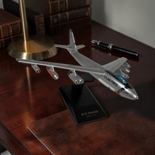 USAF Boeing B-47 Stratojet Strategic Bomber Desk Display 1/100 Model Black Base