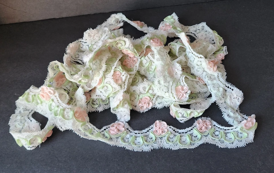 Borde de encaje vintage con flores de satén rosa y cinta de menta - 5 yardas Foto 3 de 4