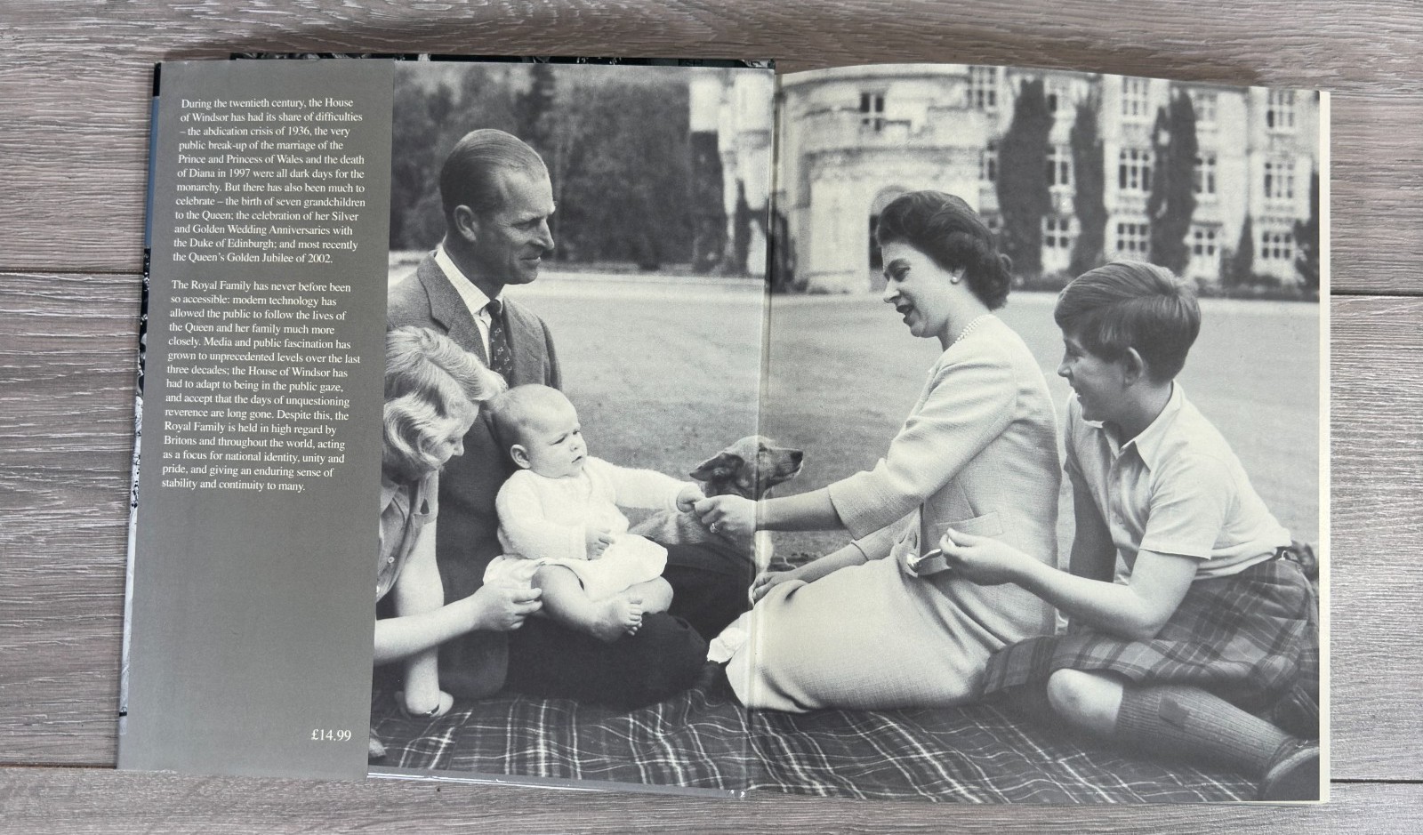 Royal Family (Unseen Archives). 9781407501949 image 2