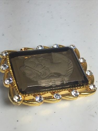 Vintage Cameo Squared Gold Tone Coated Face Signed SHJ Brooch Pin Novelty - Picture 5 of 9