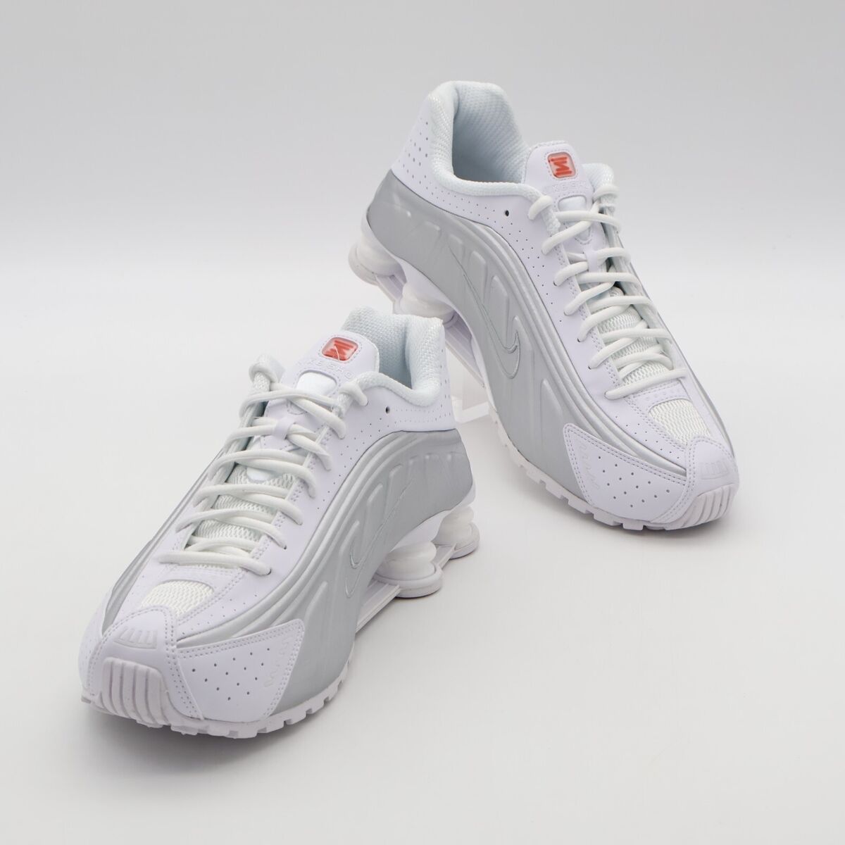 AR3565-101 Nike Shox R4 White Metallic Silver Max Orange AR3565-101 Nike Shox R4 White Metallic Silver Max Orange