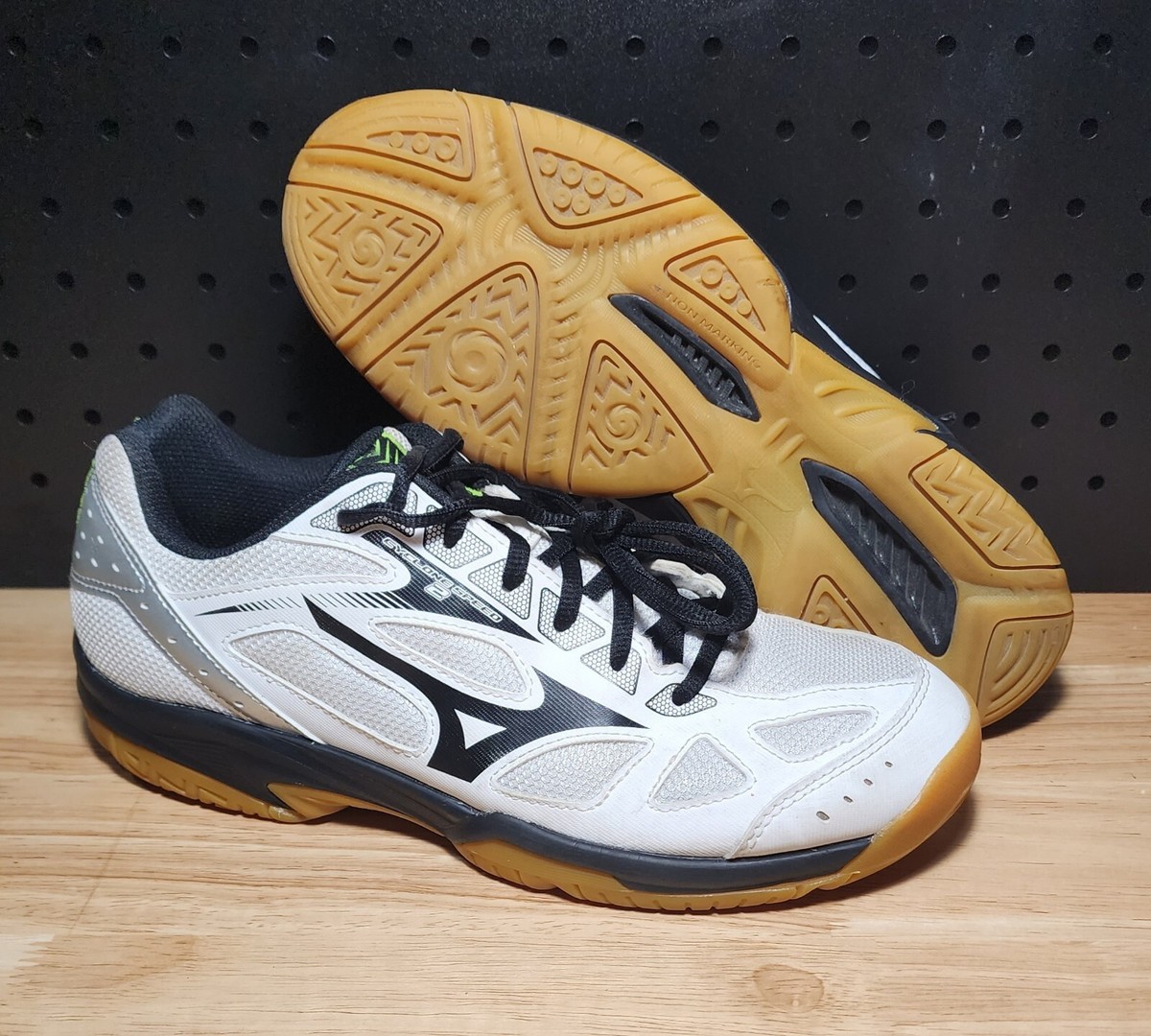 Mizuno Cyclone Speed 2 White & Black Women's Sz 10 Non Marking