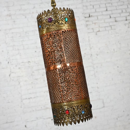 Colgante de cobre y latón perforado y en relieve estilo árabe hecho en la India - Imagen 19 de 24