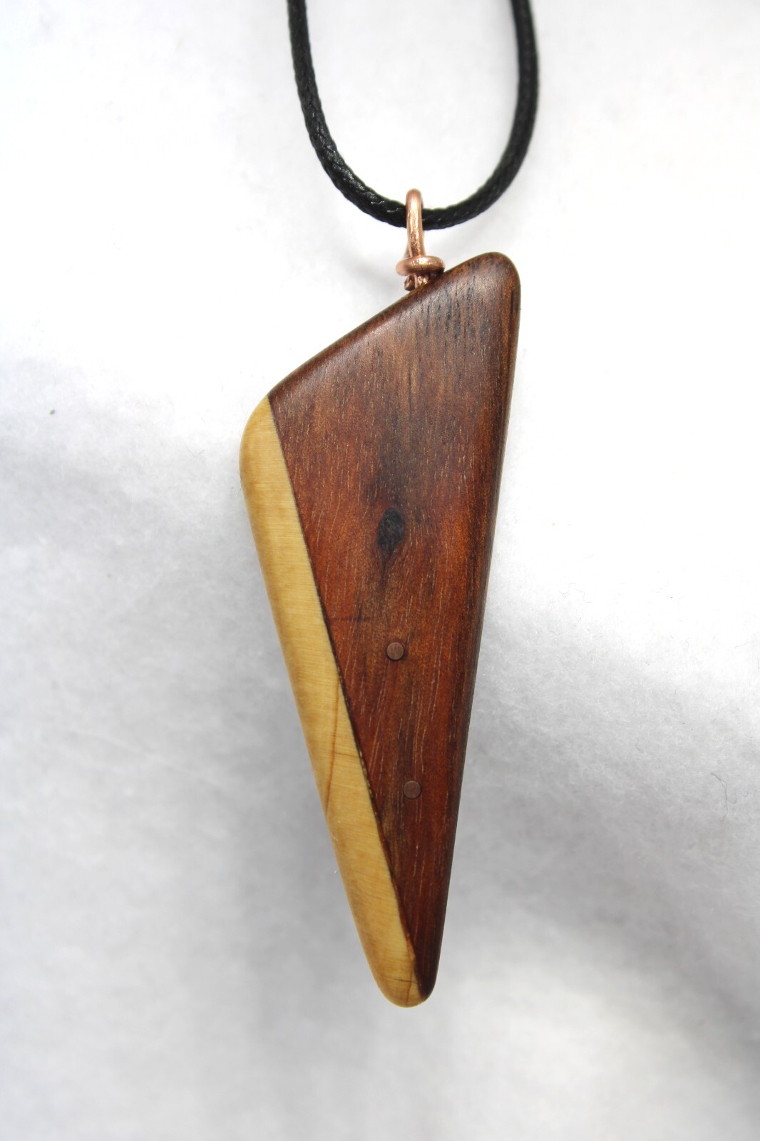 Pendentif COOPER en bois massif un cadeau artisanal unique