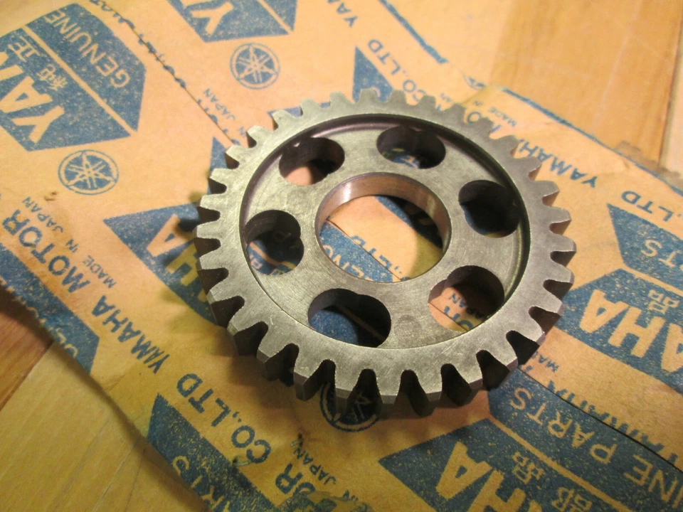 YAMAHA OEM - TERCERA RUEDA ENGRANAJE - YZ80 1977-1979 / 2J5-17231-00 Foto 2 de 4