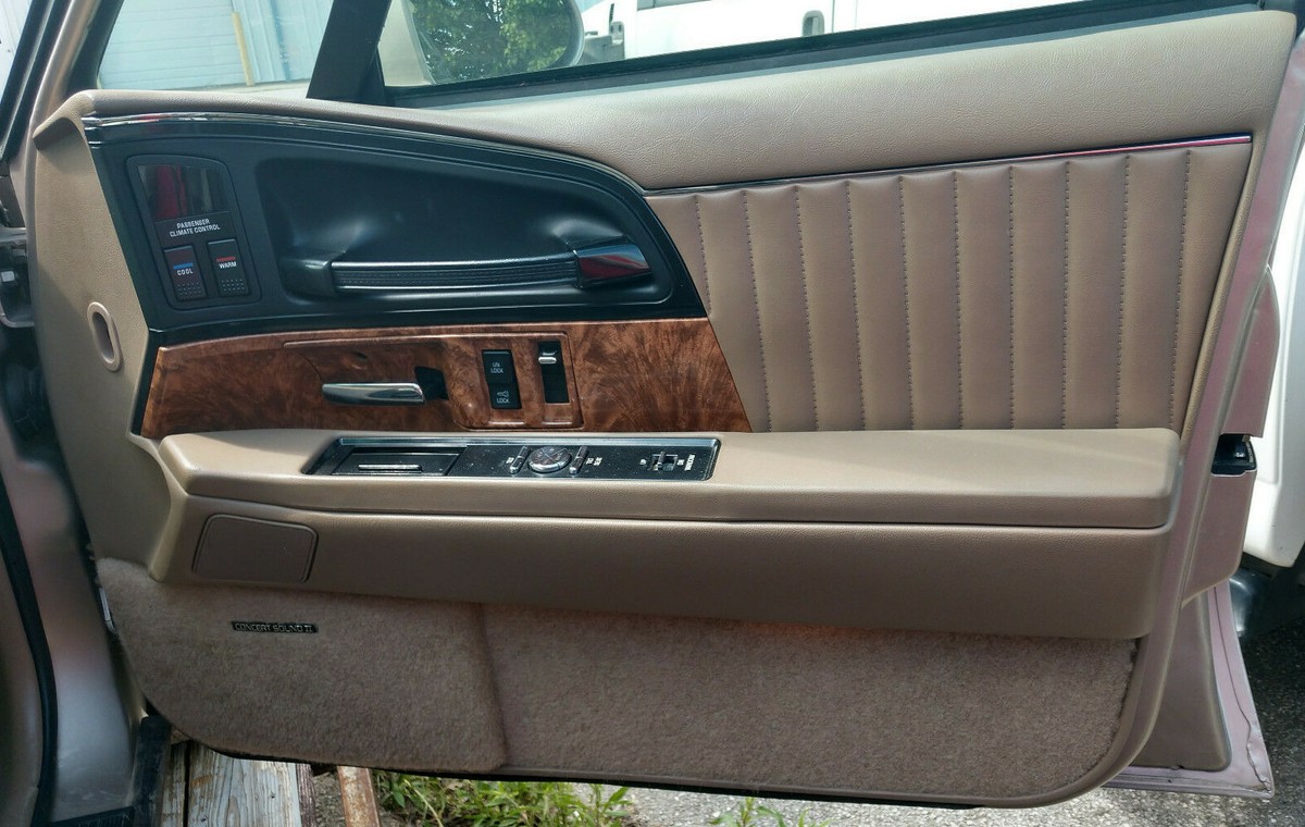 1992-1996 General Motors Buick Park Avenue Right Front Door Panel