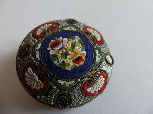 Grande Broche Dorée Emaillé Noir Silhouette de Femme