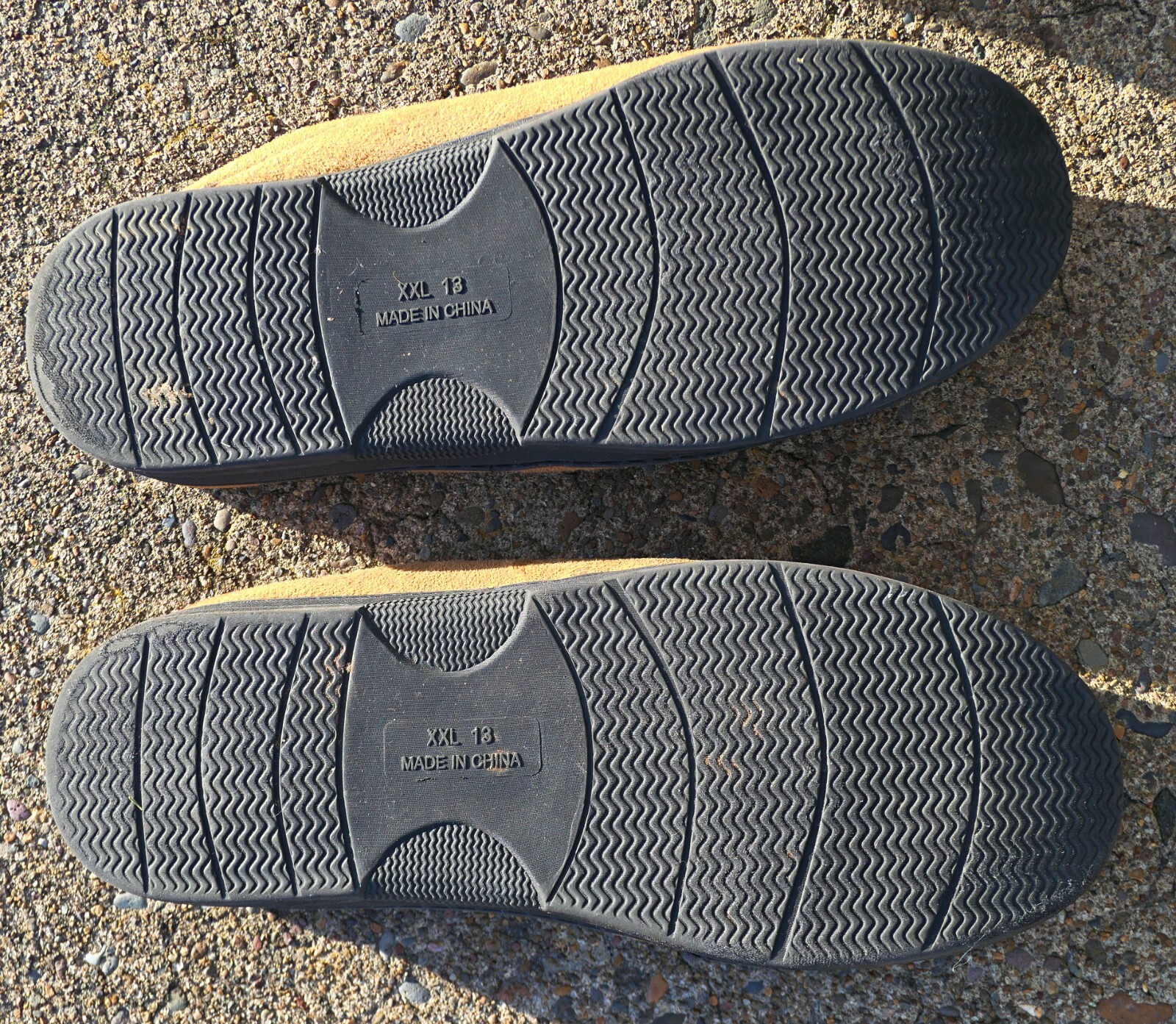 SAOLA Ciabatte uomo Izod marroni slip on suola gomma XXL 13 nuove con etichetta