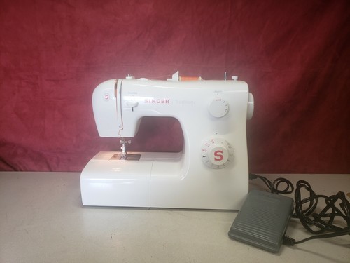 Singer Tradition 2250 Sewing Machine With Foot Pedal - Picture 1 of 5