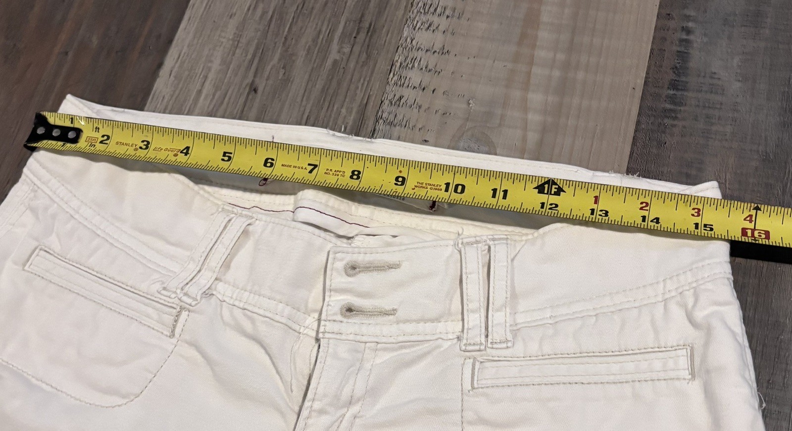 Hollister Size 5 Women’s White Short Shorts