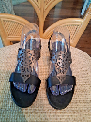 MUNRO American USA Women's Black Slingback T-strap Sandals Size 8 M