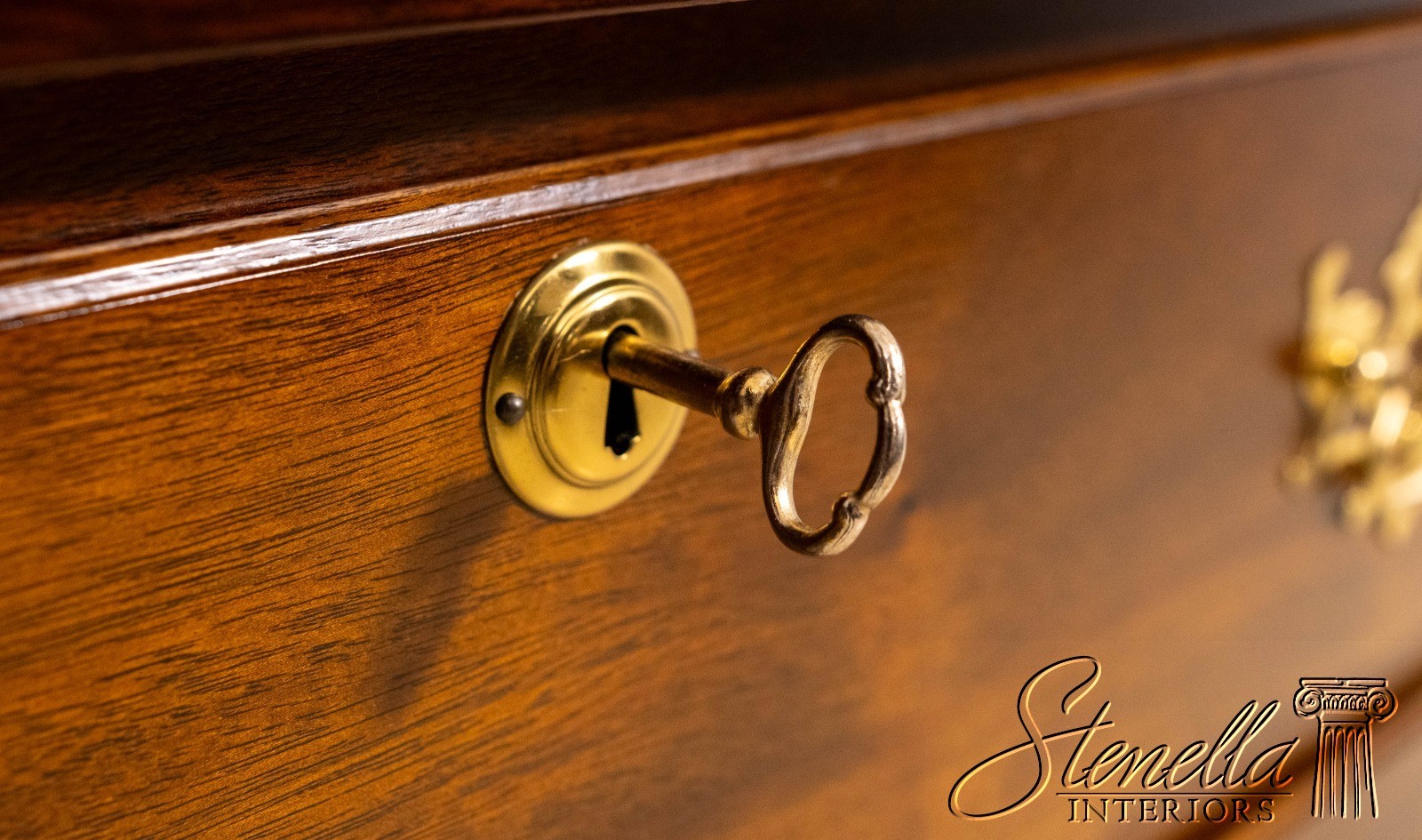 L70974: MADISON SQUARE 4 Drawer Mahogany Server Commode